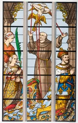 König Franz I. von Frankreich und seine Frau Eleonore beten, aus einem Glasfenster des 16. Jahrhunderts in der Kirche Saint Gudule, Brüssel, aus 